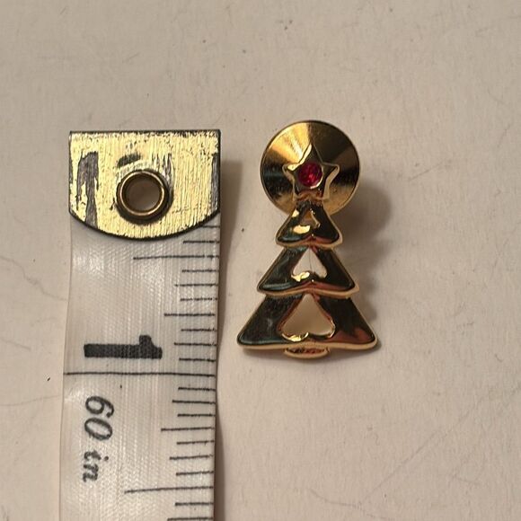 Vintage Gold Tone And Red Rhinestone Christmas Tree Shaped Lapel Pin - Picture 7 of 7
